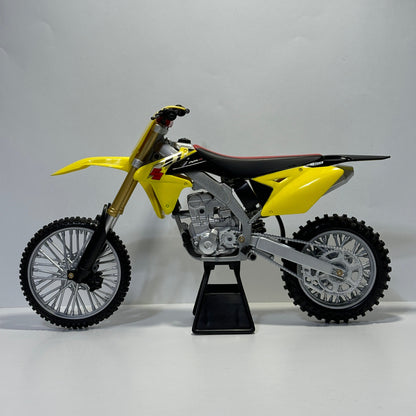 Suzuki RM 450 Cross 1:6 Ölçek Dev Model