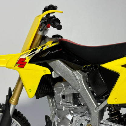 Suzuki RM 450 Cross 1:6 Ölçek Dev Model