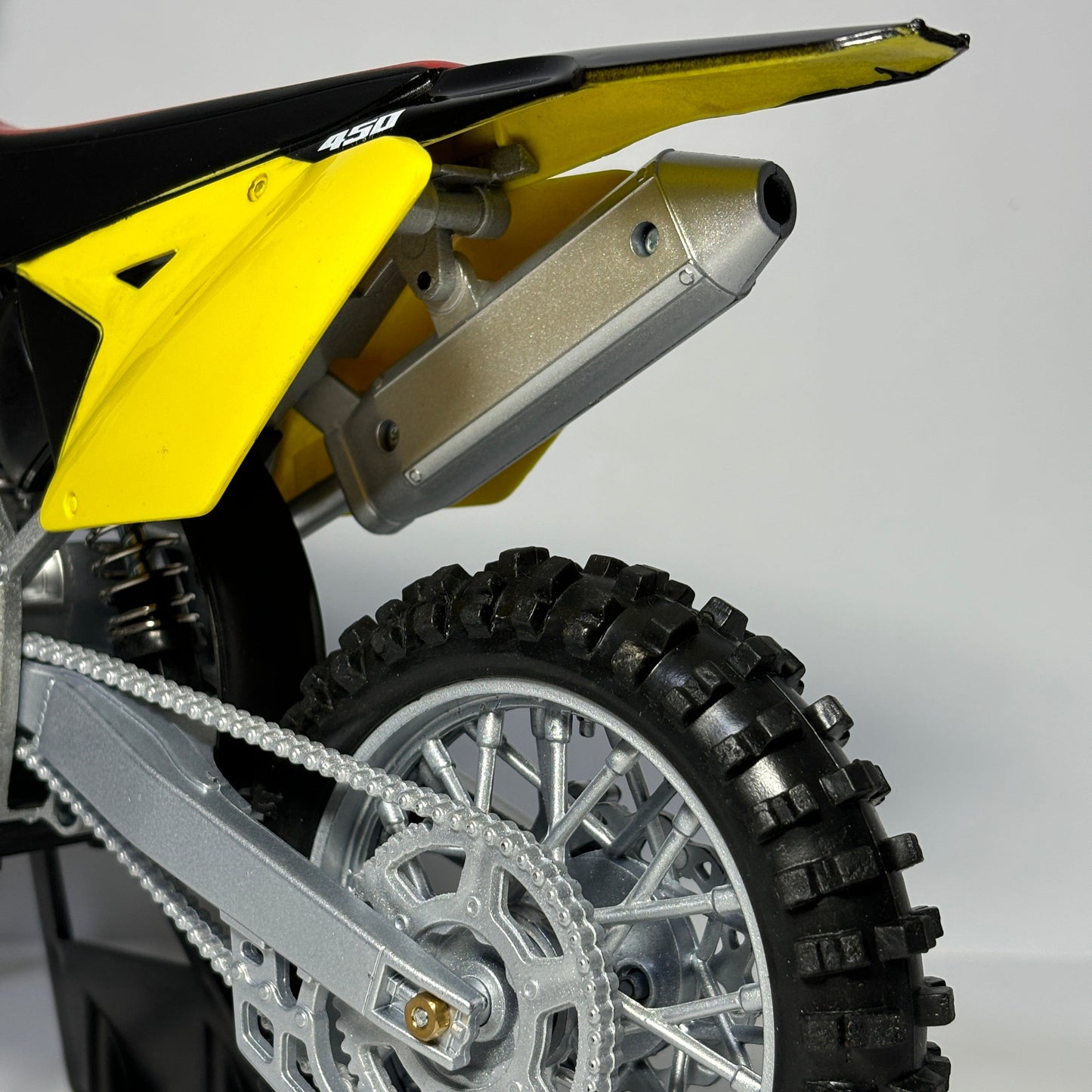 Suzuki RM 450 Cross 1:6 Ölçek Dev Model