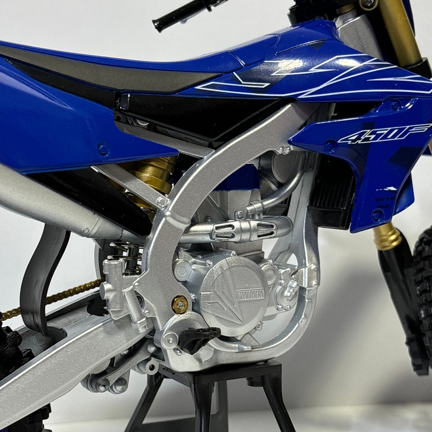 Yamaha YZ450F Cross 1:6 Ölçek Dev Model