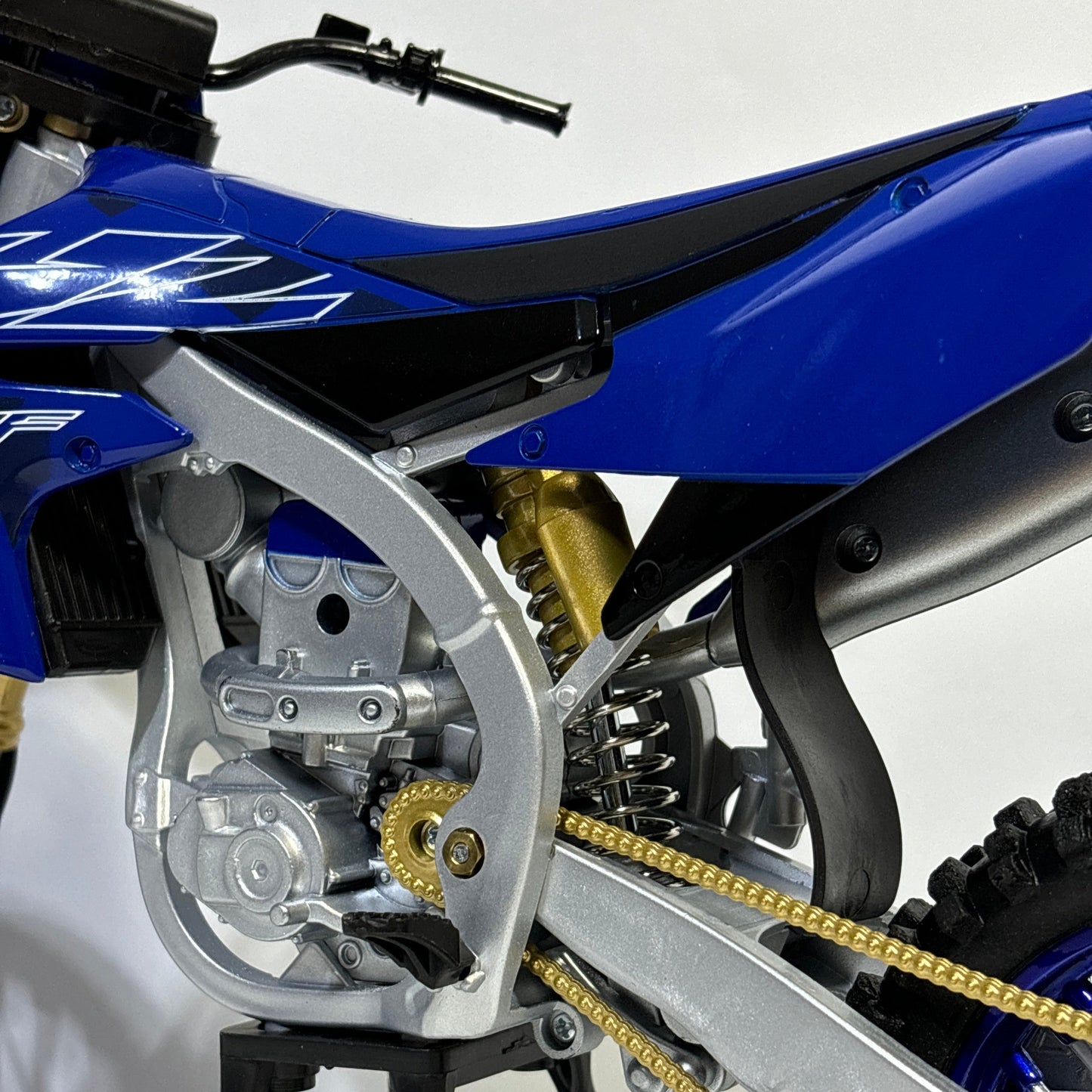 Yamaha YZ450F Cross 1:6 Ölçek Dev Model