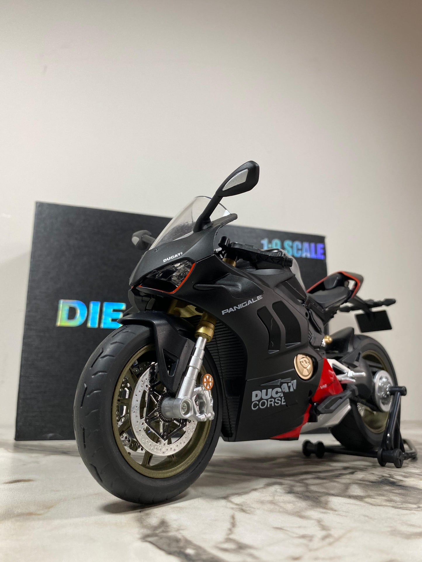 Ducati V4SP2 Premium Version 1/9 Dev Ölçek