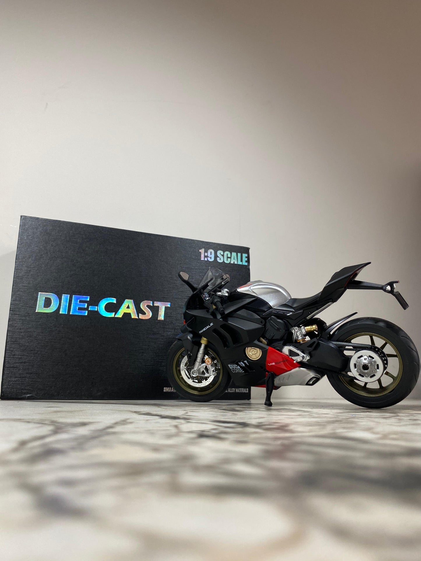 Ducati V4SP2 Premium Version 1/9 Dev Ölçek