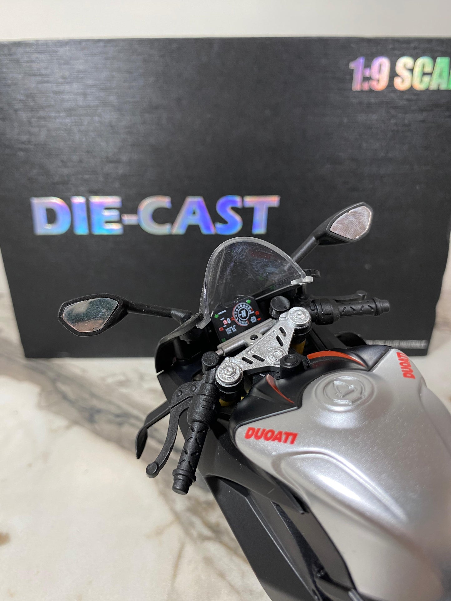 Ducati V4SP2 Premium Version 1/9 Dev Ölçek